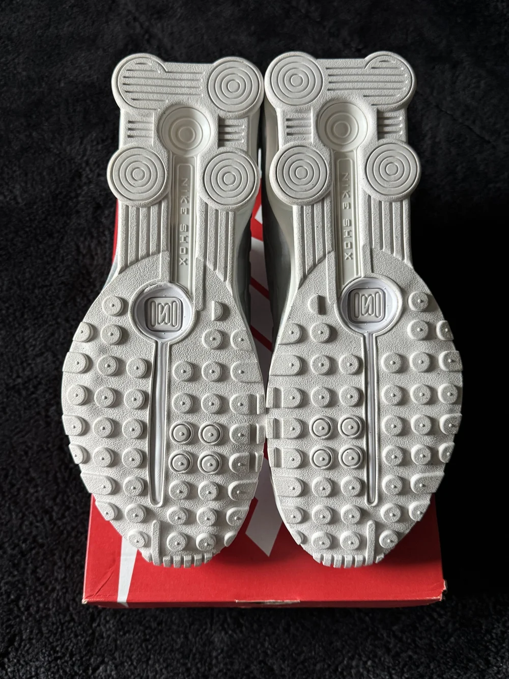 Nike Shox R4. White/Metallic Silver-White Mens Size 12.5 BRAND NEW NEVER WORN - Picture 4 of 6